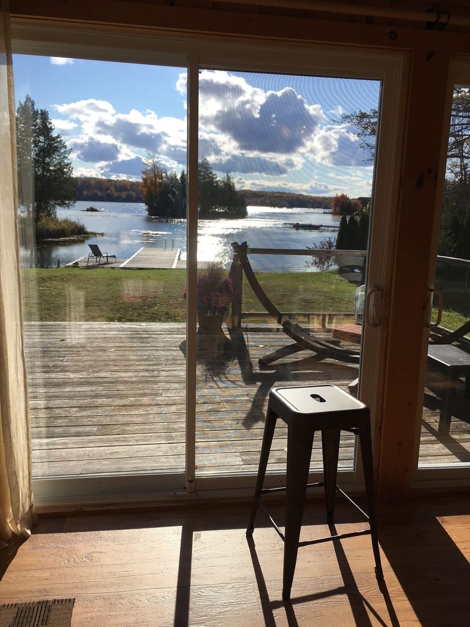 View from the kitchen with sliding doors letting in lots of light and fresh air.