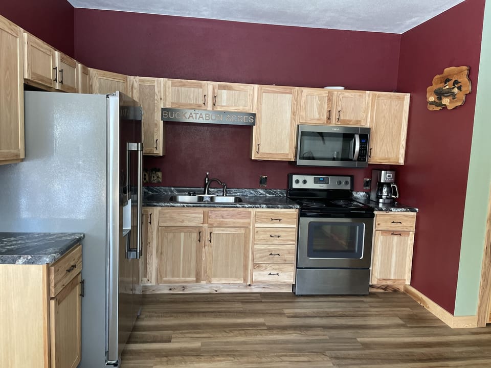 Fullsize kitchen (no DW)