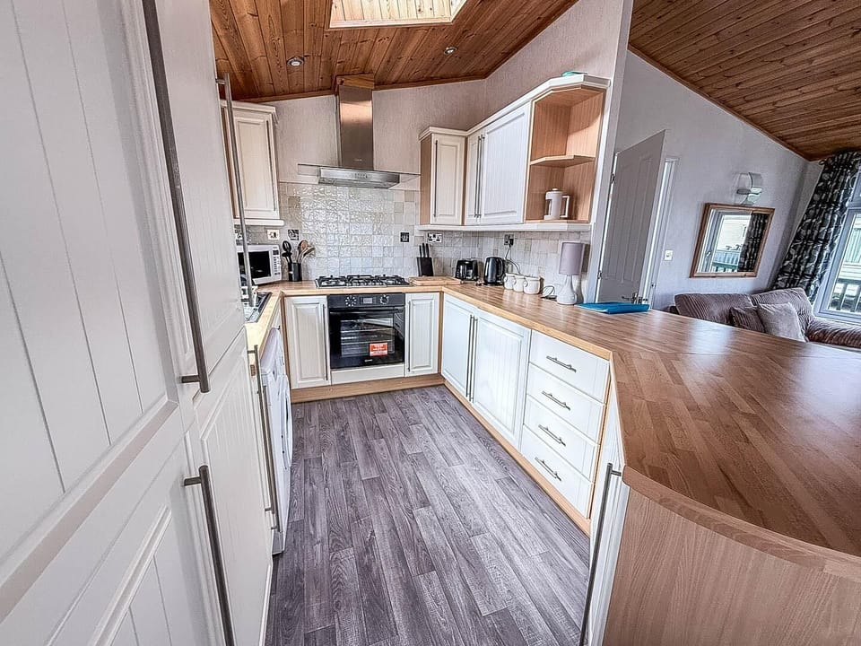 The perfect base for families wanting to build sandcastles, friends seeking a scenic escape, or anyone needing a refreshing short stay.