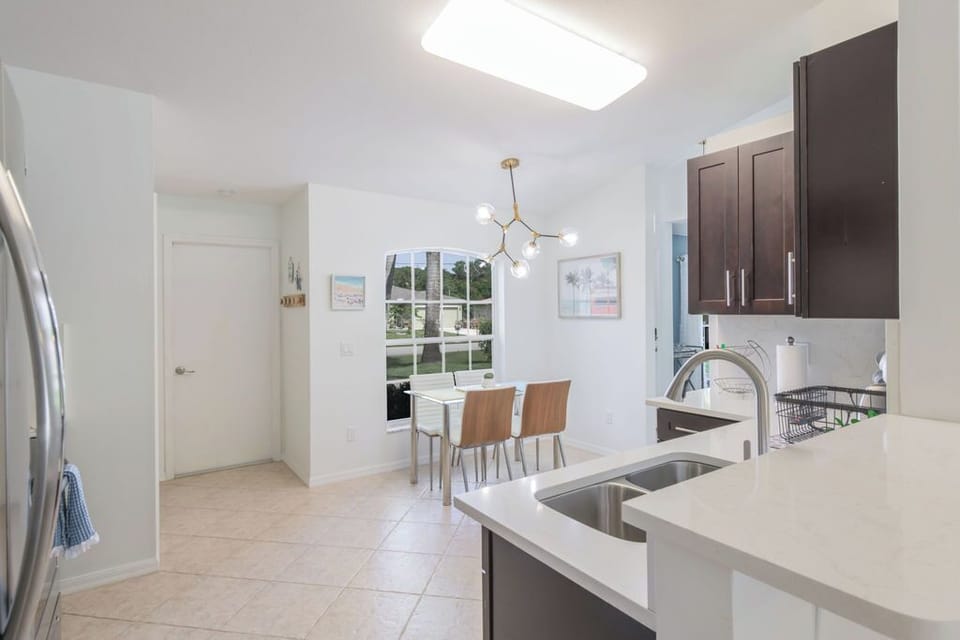 Kitchen w/eating