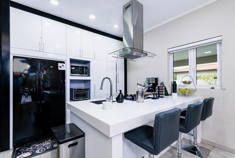 Luxury & New ~ 5*Location ~ Pool ~ Outdoor Kitchen (11176)