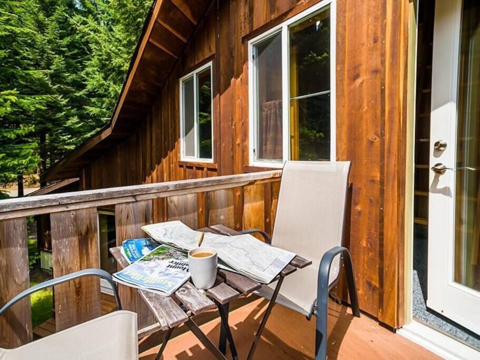 Private balcony off upstairs bedroom