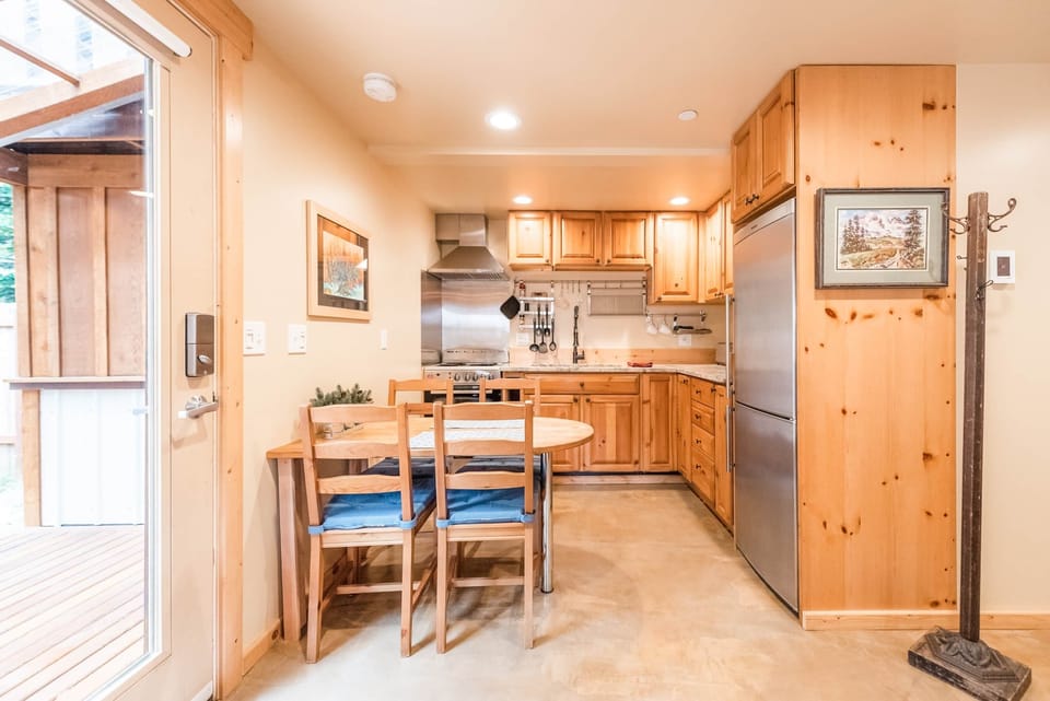 Studio kitchenette and dining