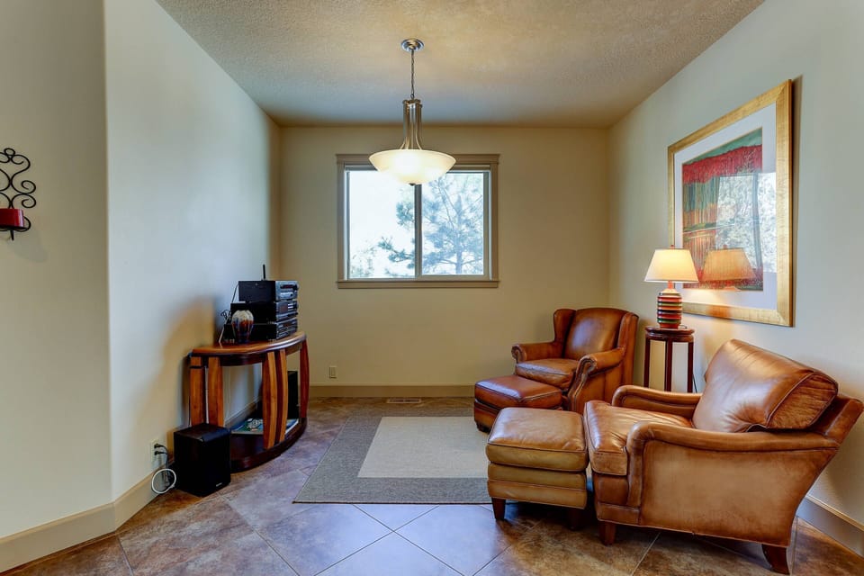 "The house was spacious, plenty of beds for very comfortable accommodations. The kitchen had everything we needed. " - Jayne