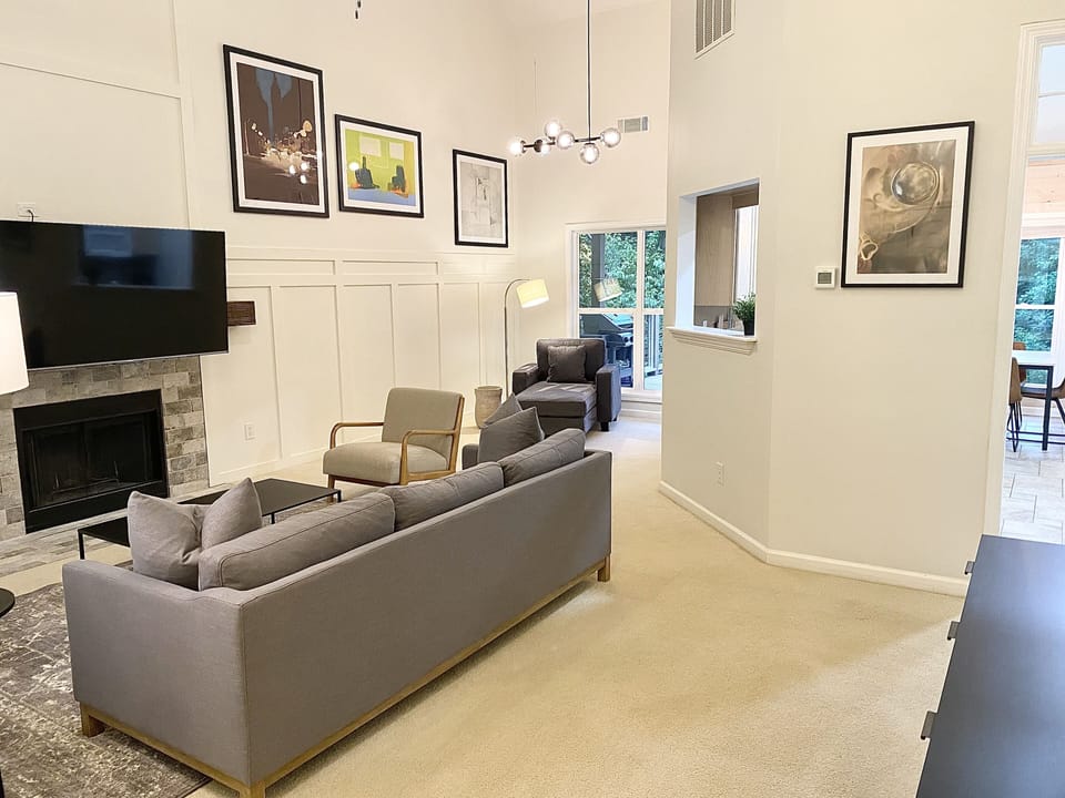 Spacious living room. 65”qled tv w/ fast refresh rate. Comfy sofa. 