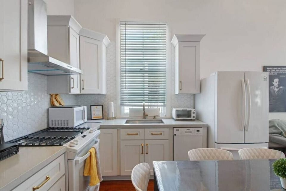 Brand new appliances and includes all cooking utensils.