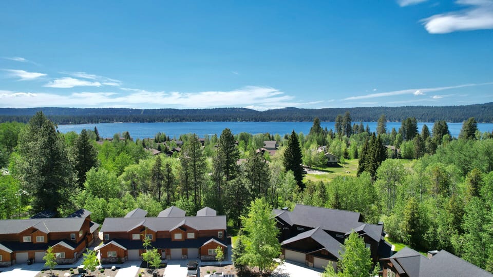 house in proximity to Payette Lake