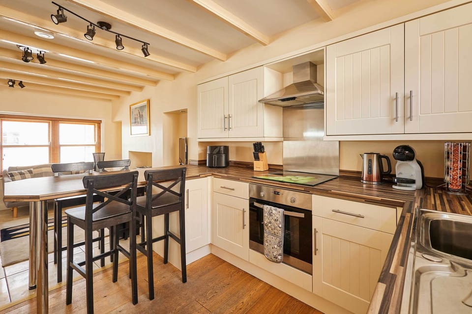 Sea Haven, Staithes - Host & Stay