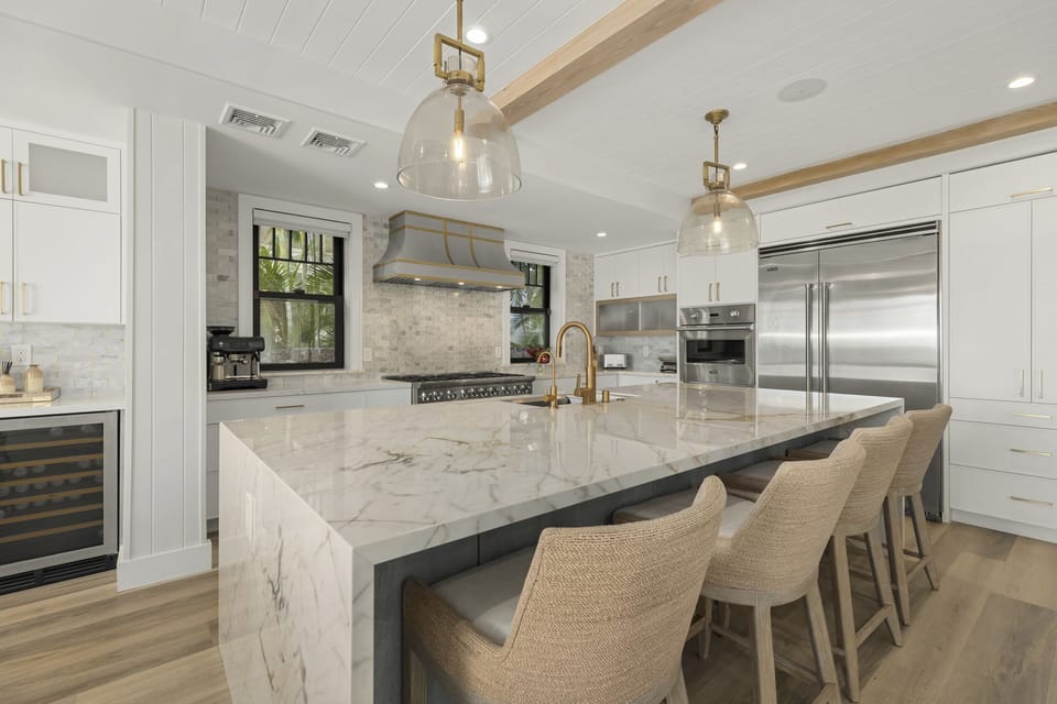 Expansive island with seating that doubles as the perfect spot for breakfast or evening cocktails.
