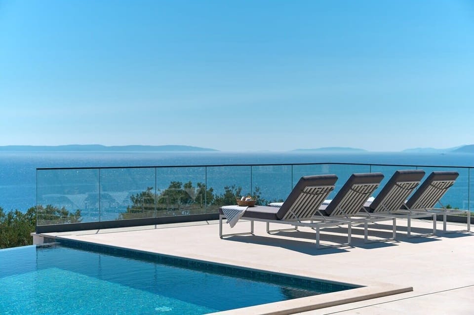 Endless and unobstructed ocean views from every room, terrace, pool and corner of the property. 
