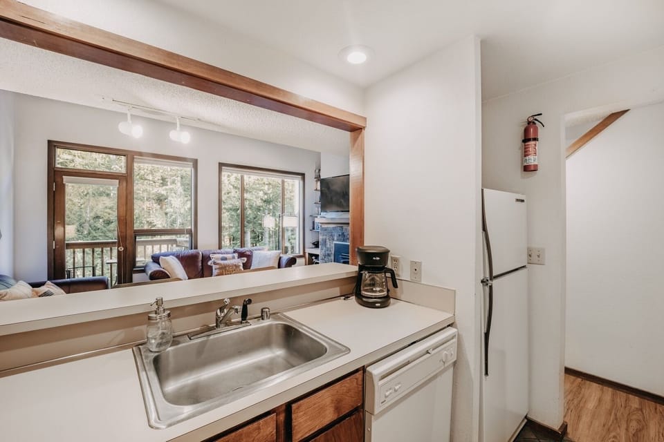 Indoors, Sink, Sink Faucet, Kitchen, Window