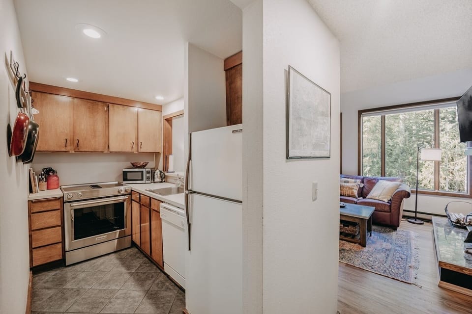 Indoors, Home Decor, Kitchen, Floor, Microwave
