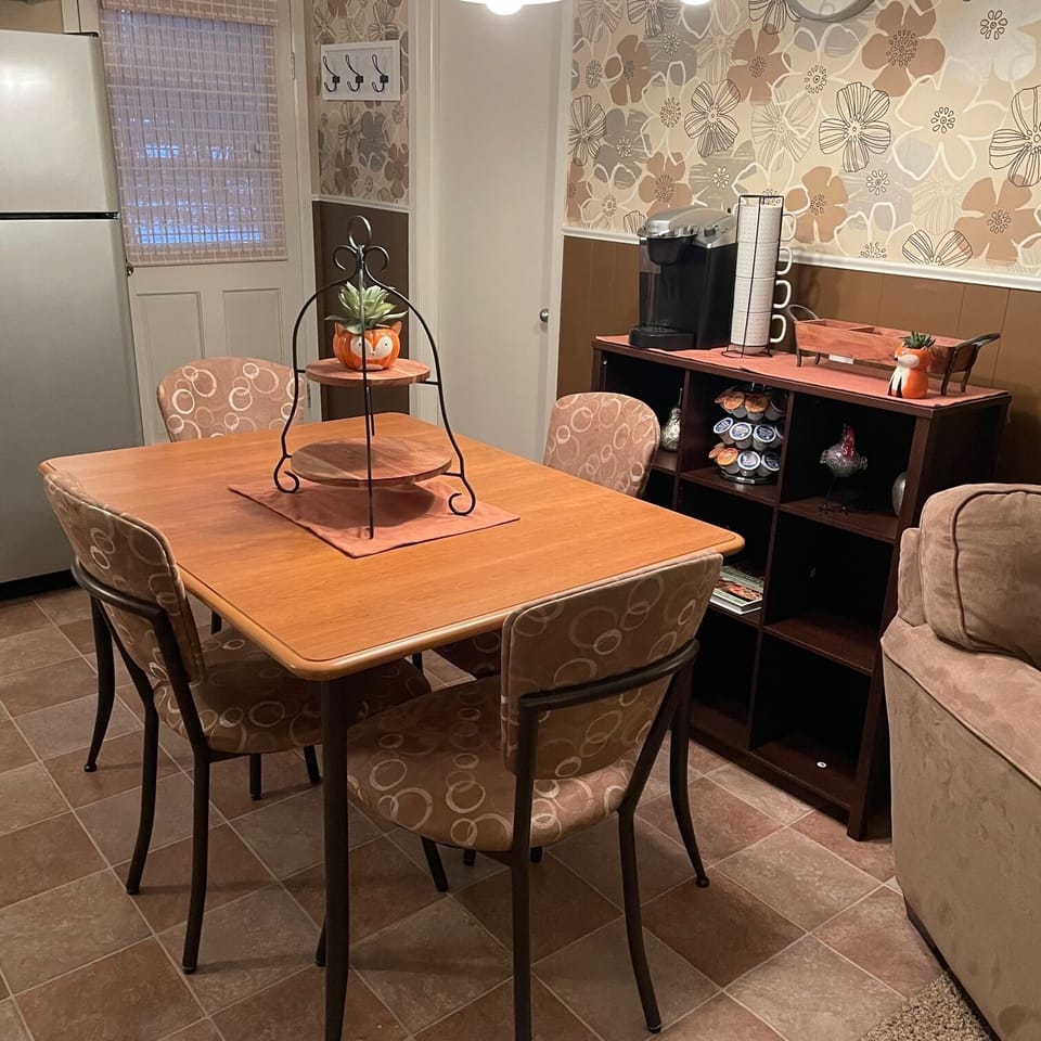 Dining room - seats 4