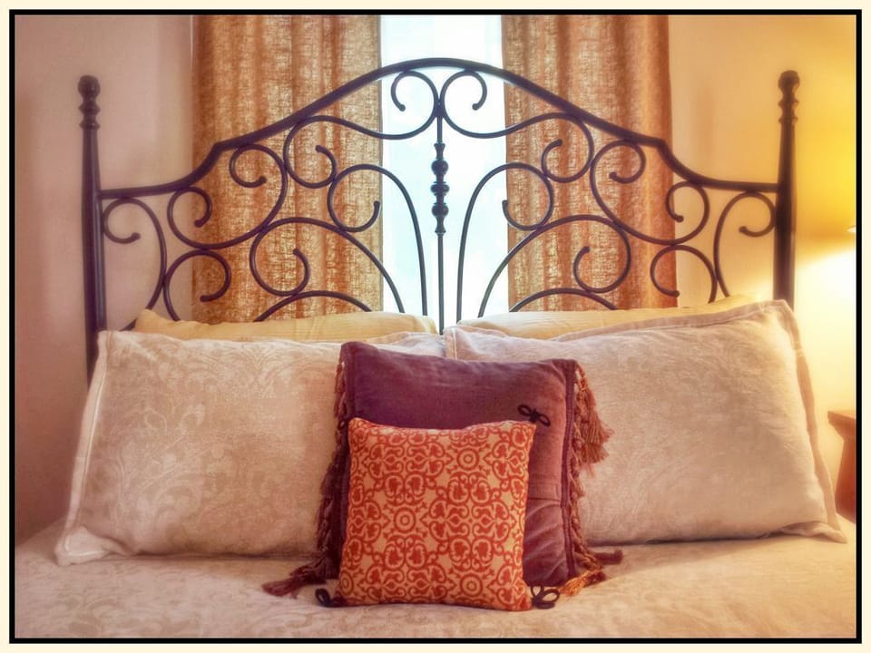 Queen size bed in 2nd Bedroom