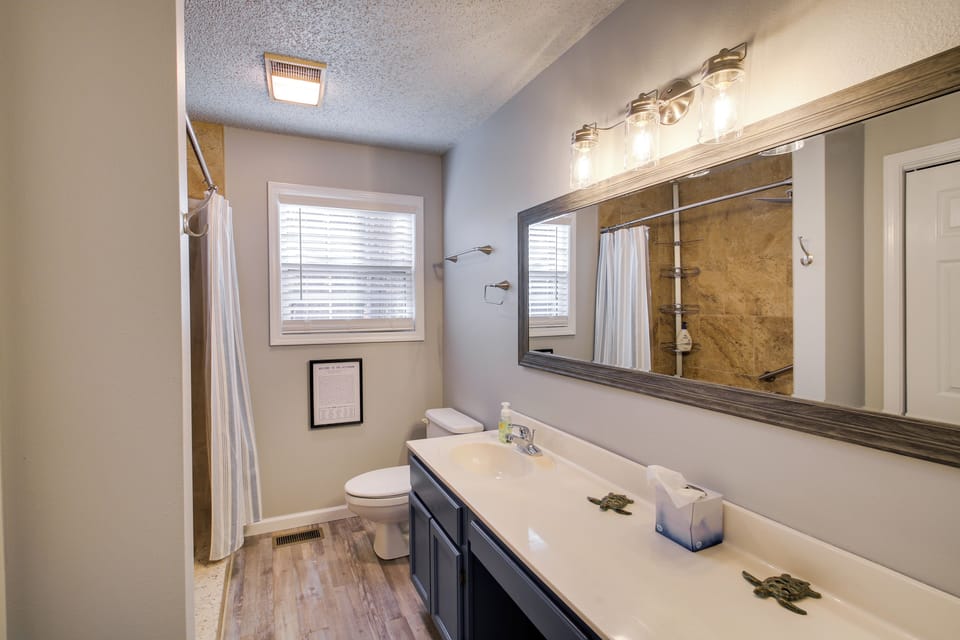 Full Bathroom | Towels Provided | Grab Rails in Shower