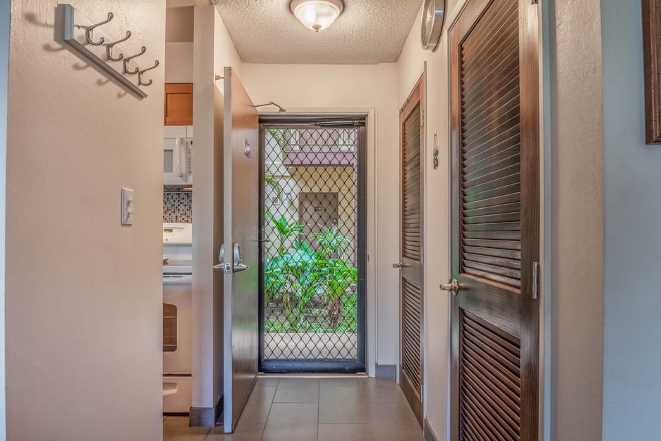 Hono Kai A11 condo entry