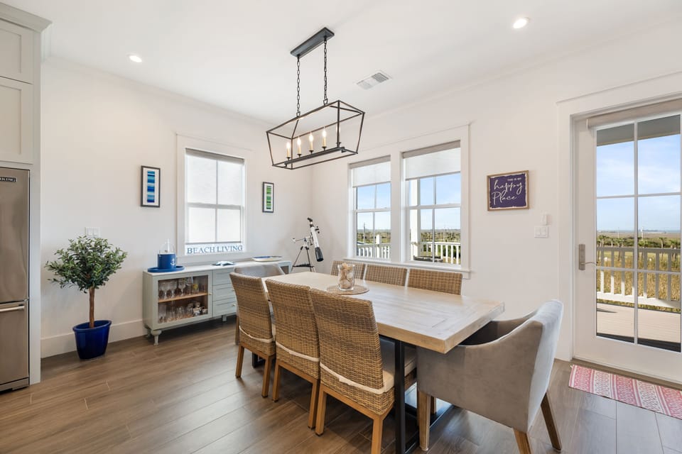 Dining Area - Seating for 8