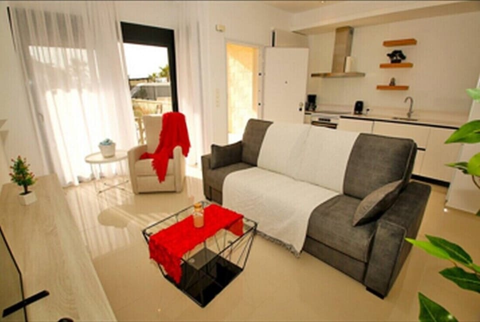 Spacious living room