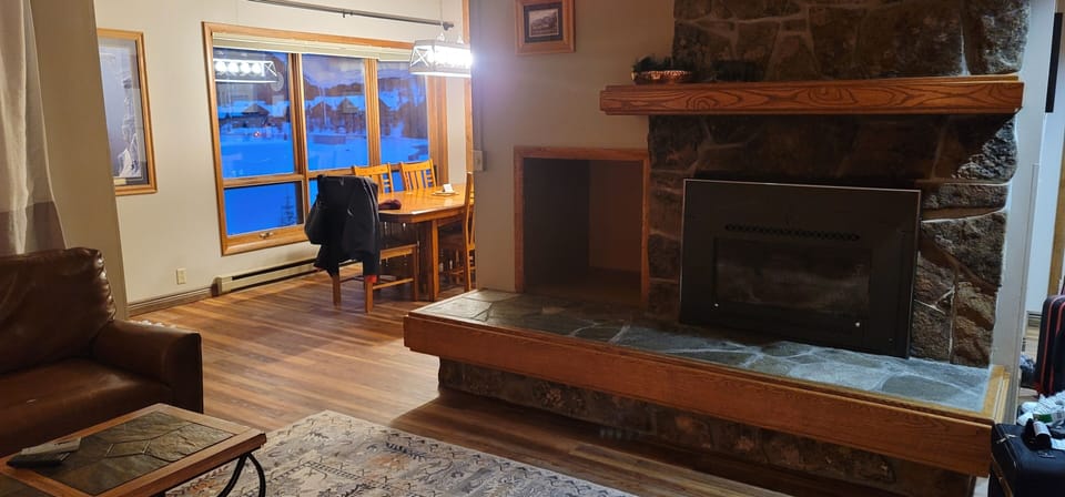 Gas fireplace