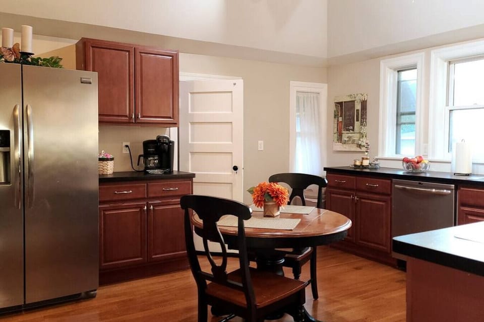 Small sitting area in kitchen