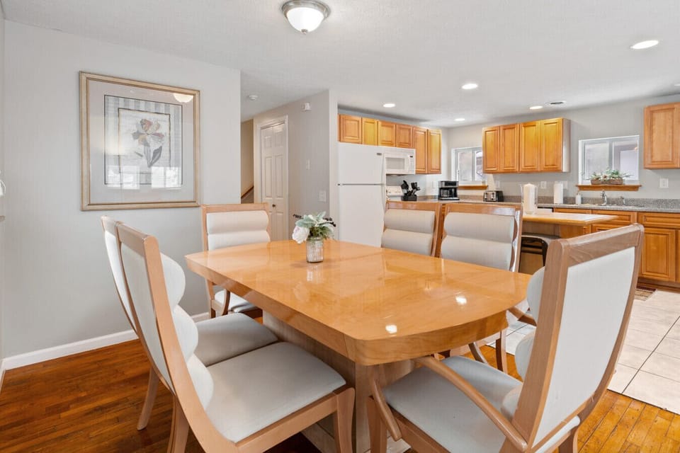 Comfortable dining room chairs