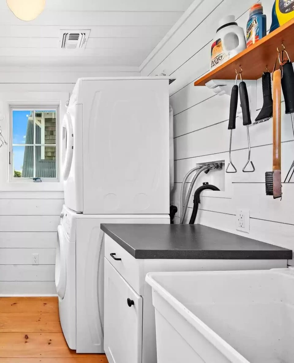 Laundry room w/washer & dryer and laundry sink