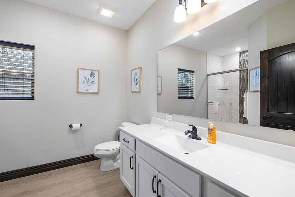 Main Floor Ensuite 2