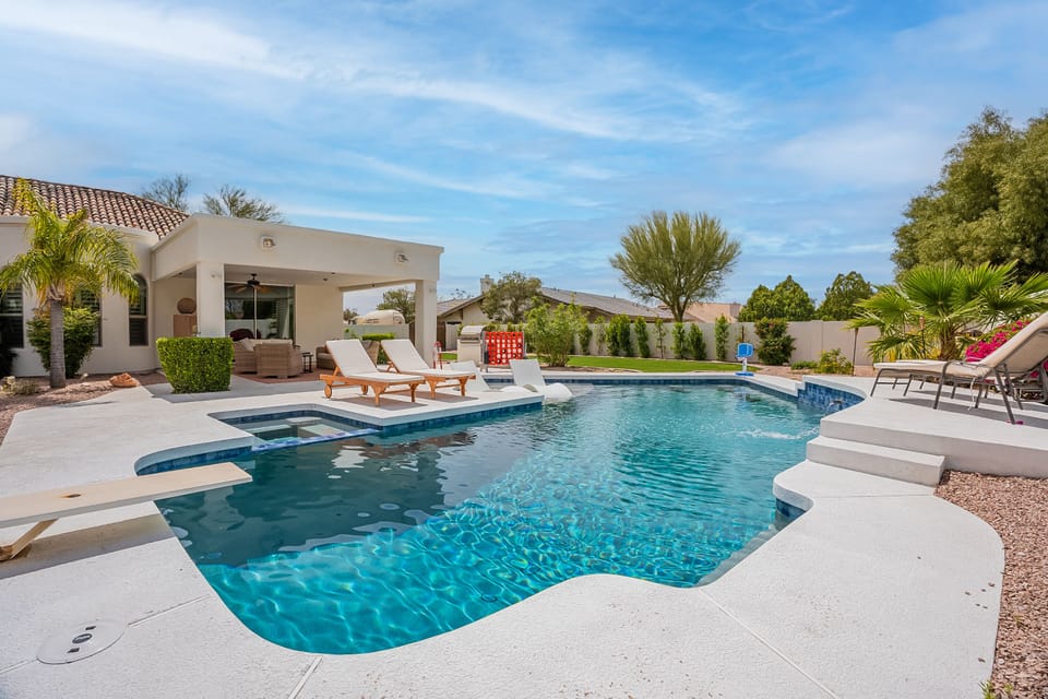 Stunning pool with 4 pool chairs and two baja chairs