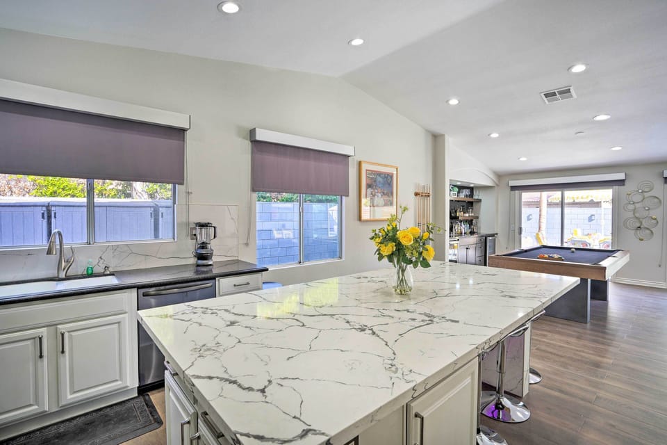 Kitchen | Cooking Basics | Coffee Maker | Paper Towels/Trash Bags Provided