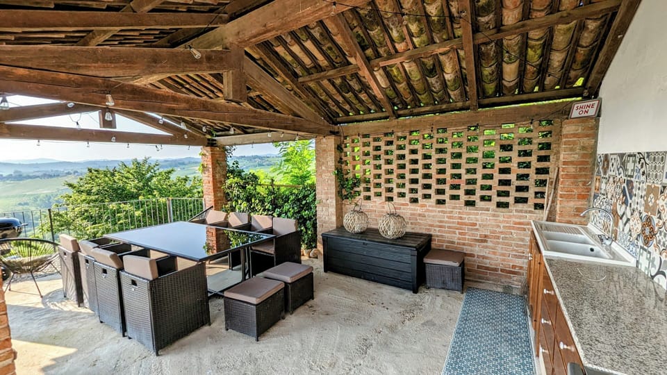 Outdoor dining area + kitchenette