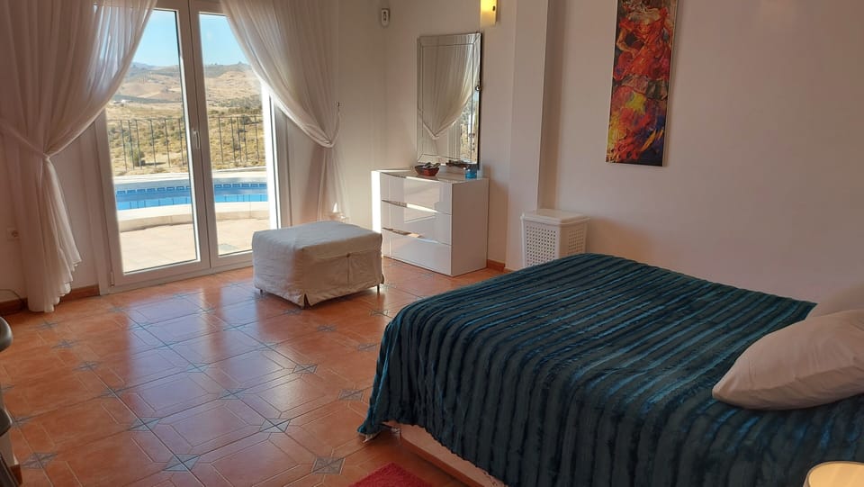 Spacious bedroom 1: air conditioning, ample wardrobes, wardrobes and VIEW!