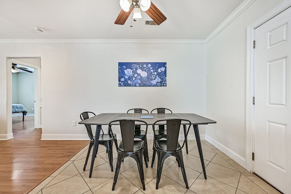 Dining table (+2 stools at bar)