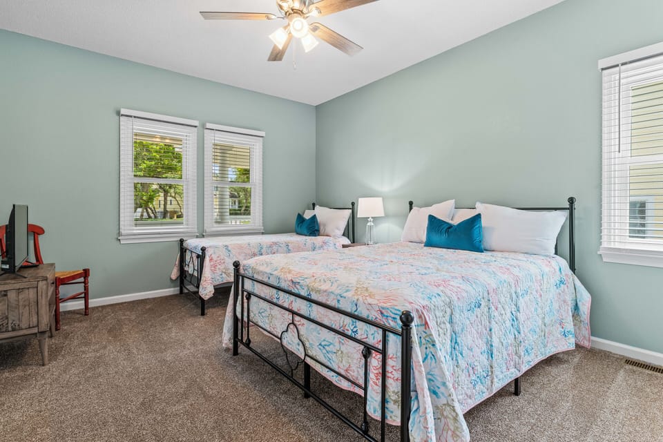 Queen & Twin Bedroom - Entry Level