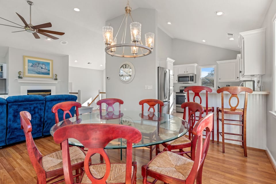 Dining Area - Top Level