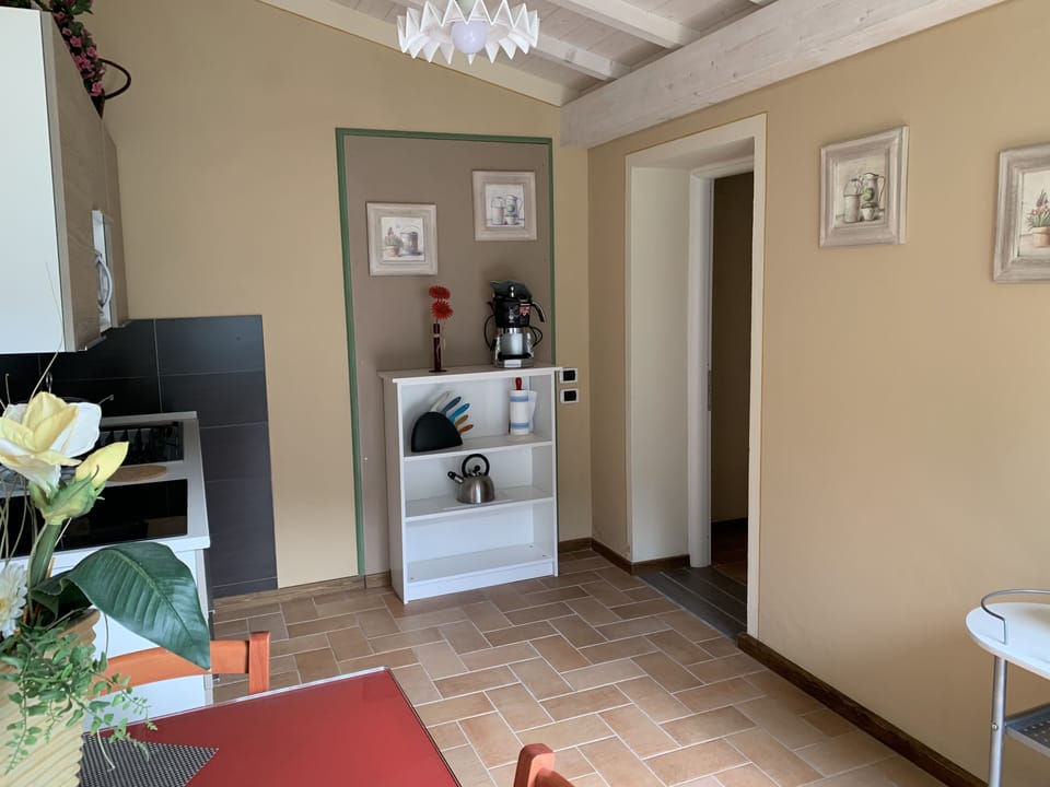 POETRY - cottage with garden, shared pool, private patio Cottage in Emilia-Romagna