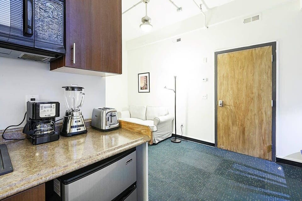 All units are equipped with wireless internet, iron and ironing board, hair dryer, coffee maker, toaster, microwave, linens and towels, as well as a guest book with instructions and recommendations.