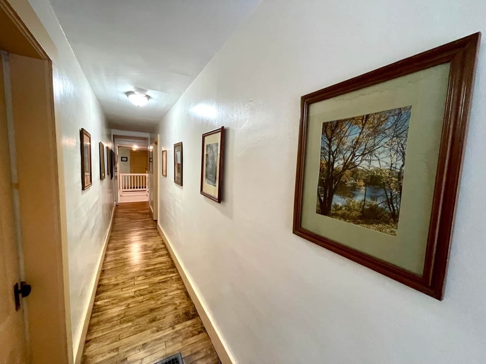 Art Gallery (4 Seasons) 2nd FL Hallway