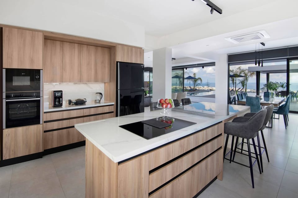 Fully-equipped kitchen 