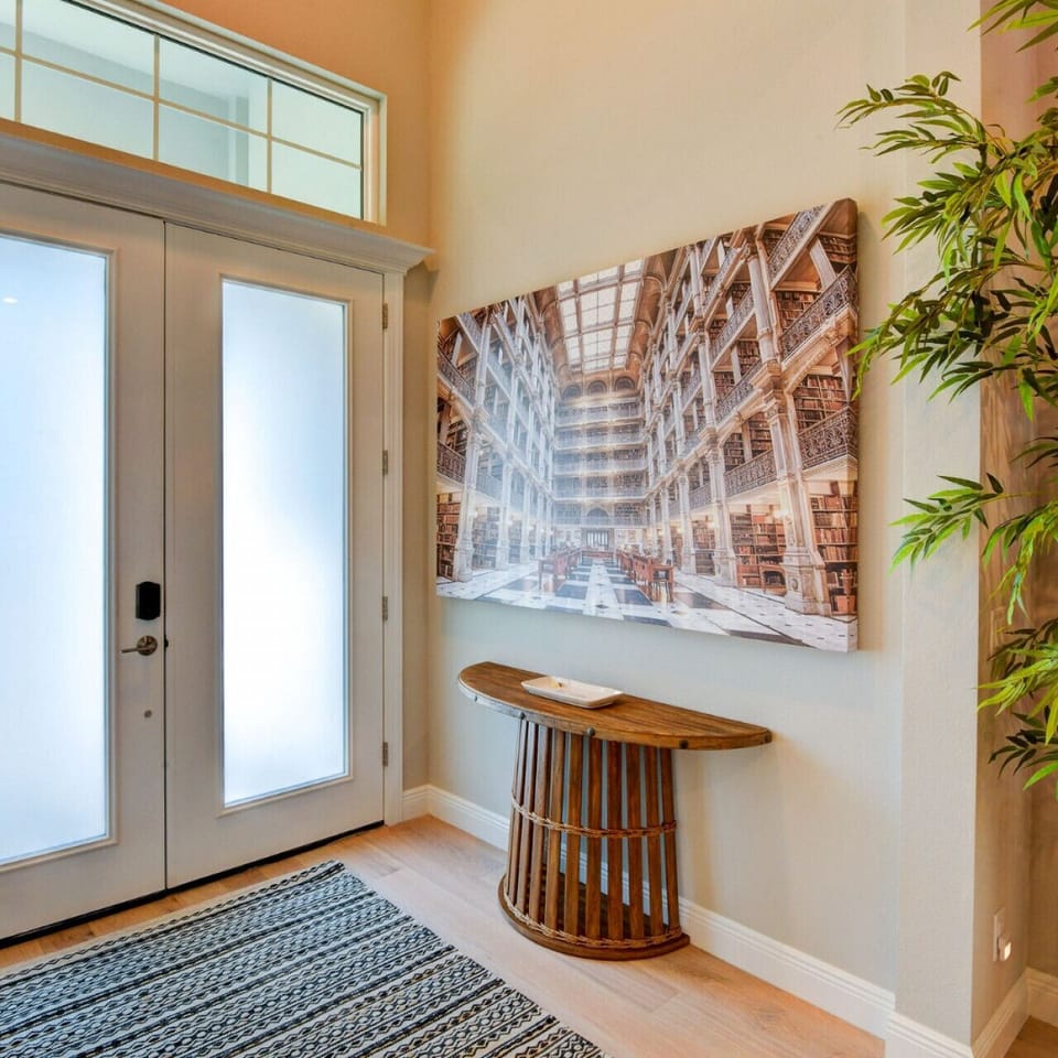 Entrance to your luxurious vacation