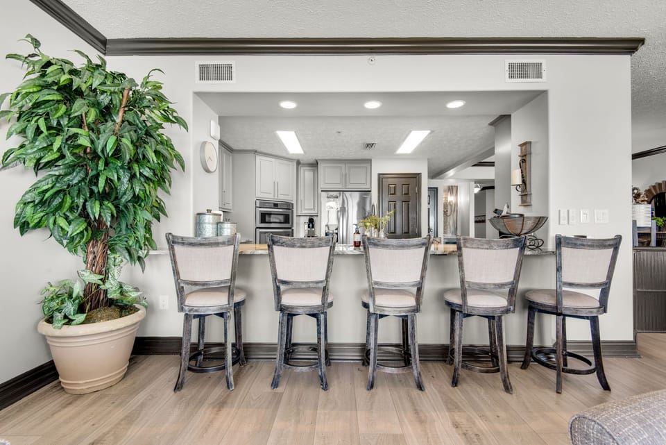 Eat-in bar seating