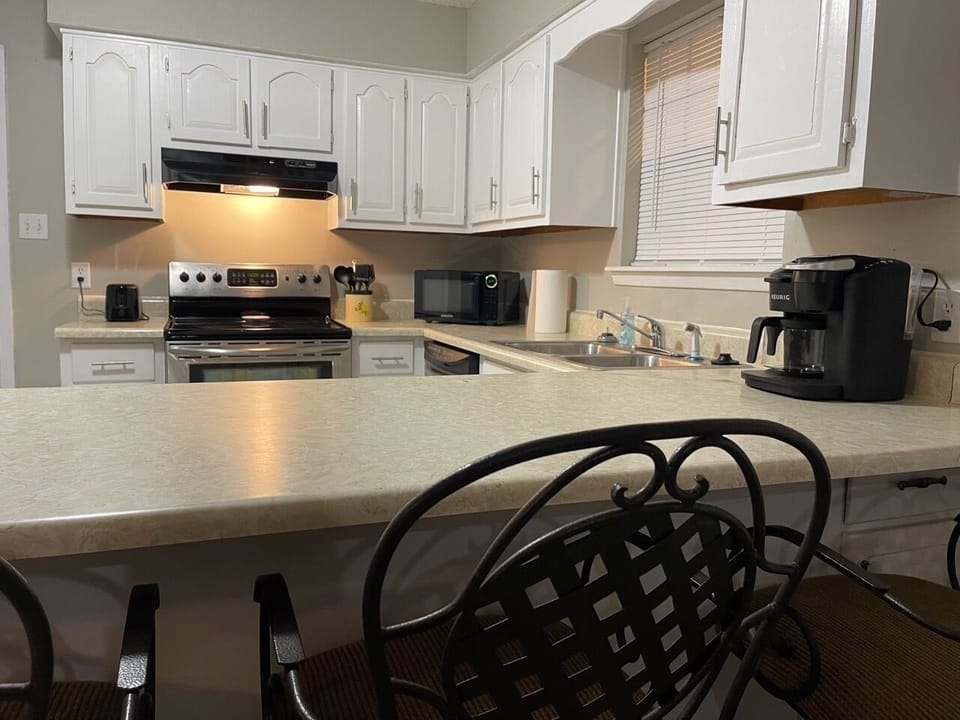 Kitchen, Keurig single cup and pot coffee maker