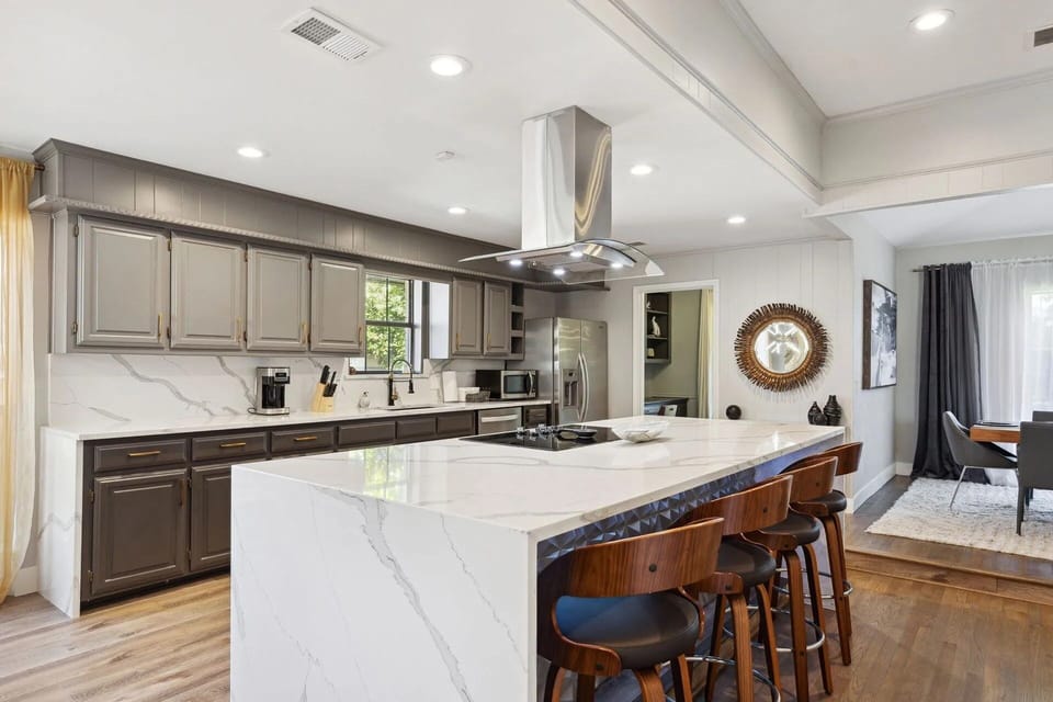 Giant quartz island with electric cooktop for the chef of the house