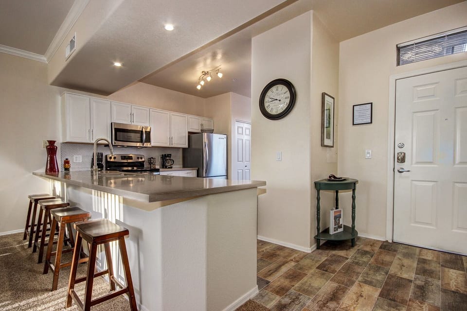 Breakfast bar seating!