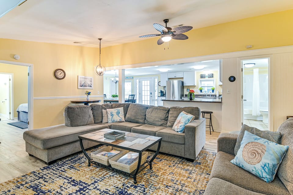 Living Room | Free WiFi | Central A/C | Washer & Dryer