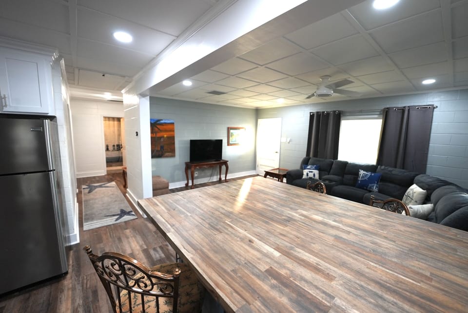 Living Room/Hallway