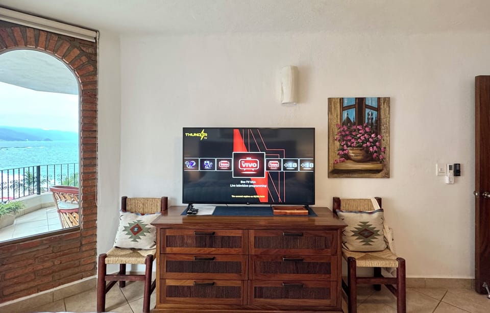 BR TV with large selection of US and international channels OH and a view!!!