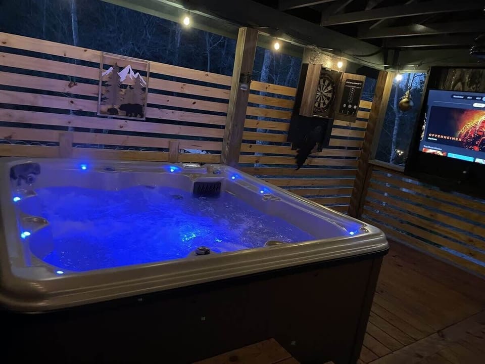 Watch films on the 55” TV and unwind in the freshly cleaned hot tub.