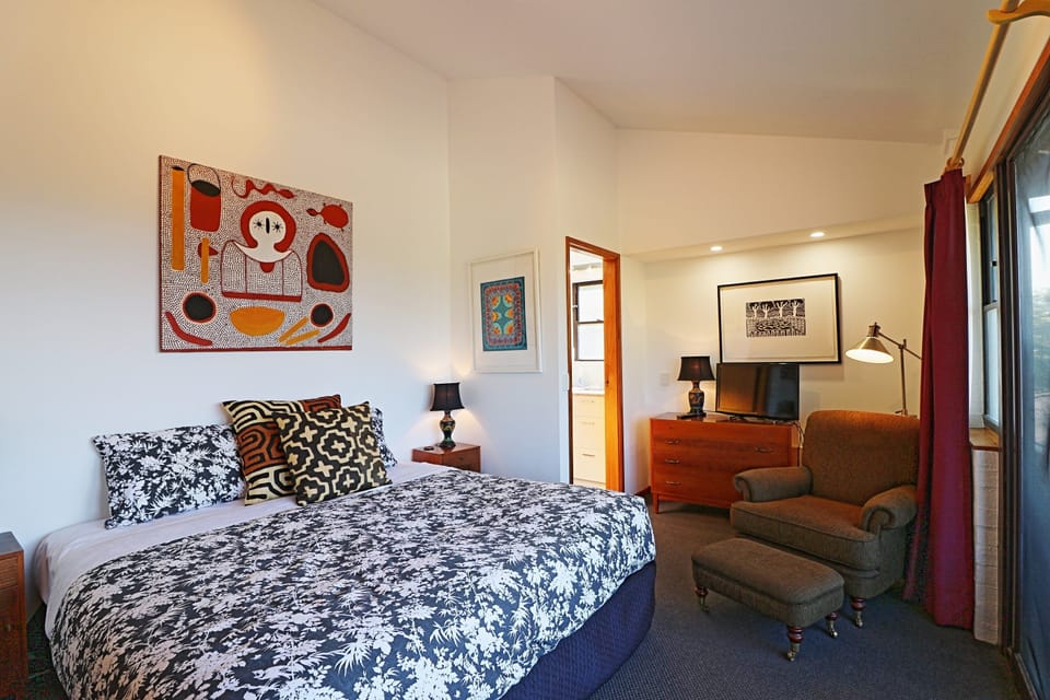 Master Bedroom (Compressed)_L-8756e0d1-0c50-4a1b-9d20-bf15e1052f46.jpg