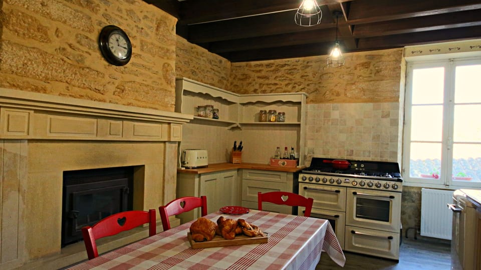 Fully equipped gourmet / farmhouse kitchen. 
