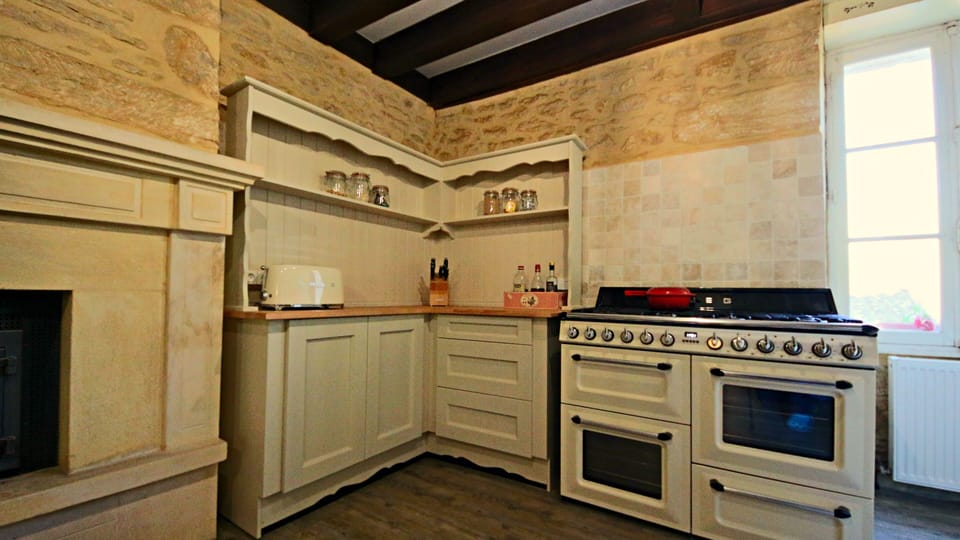 Fully equipped gourmet / farmhouse kitchen. 